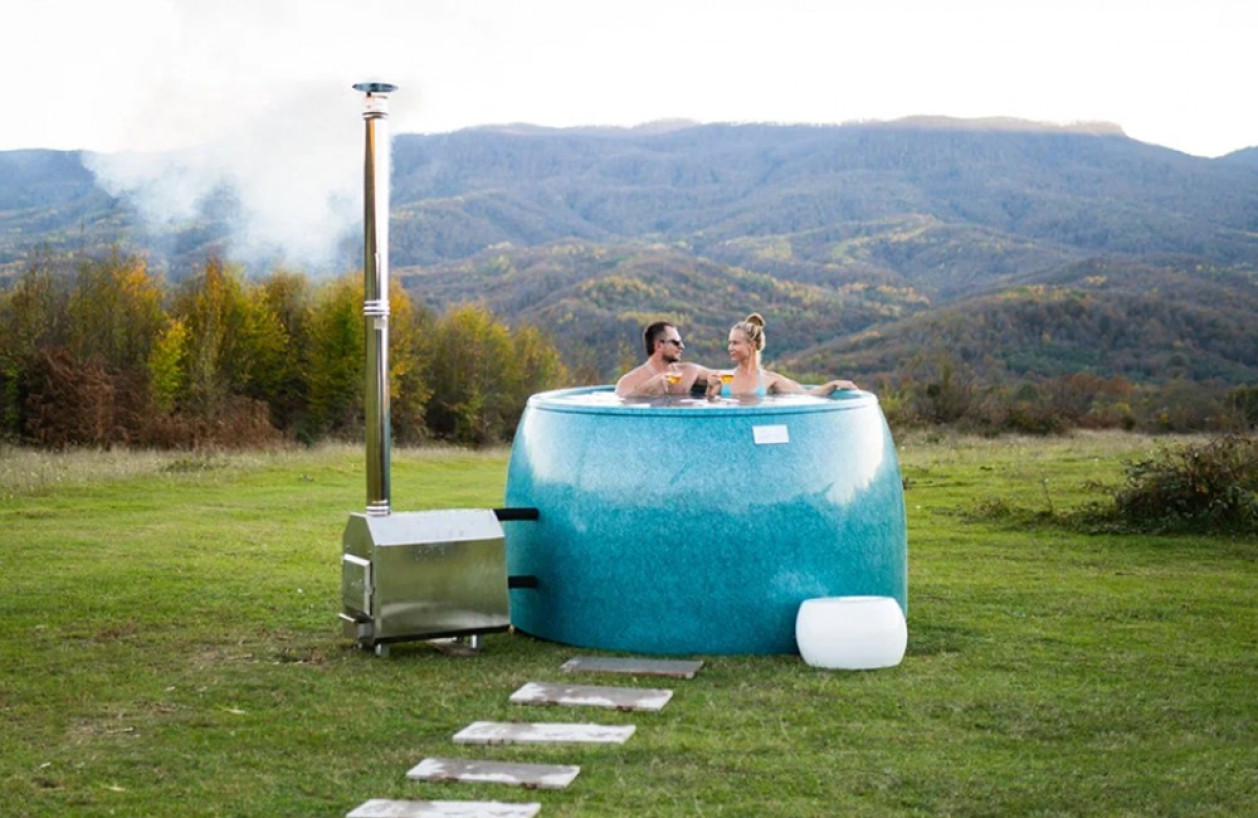 Модель:  Фурако
Размер:  Длина: 1,88 м. Ширина: 1,88 м. Глубина: 1.03 м. Объем: 2 м³
Цвет:  Кассис