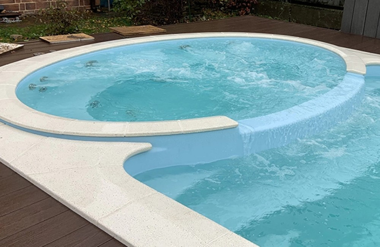 Модель:  Коньяк
Размер:  Длина: 10,02 м. Ширина: 3,68 м. Глубина: 1,23-1,89 м. Объем: 38,7 м³
Цвет:  Берлинская лазурь